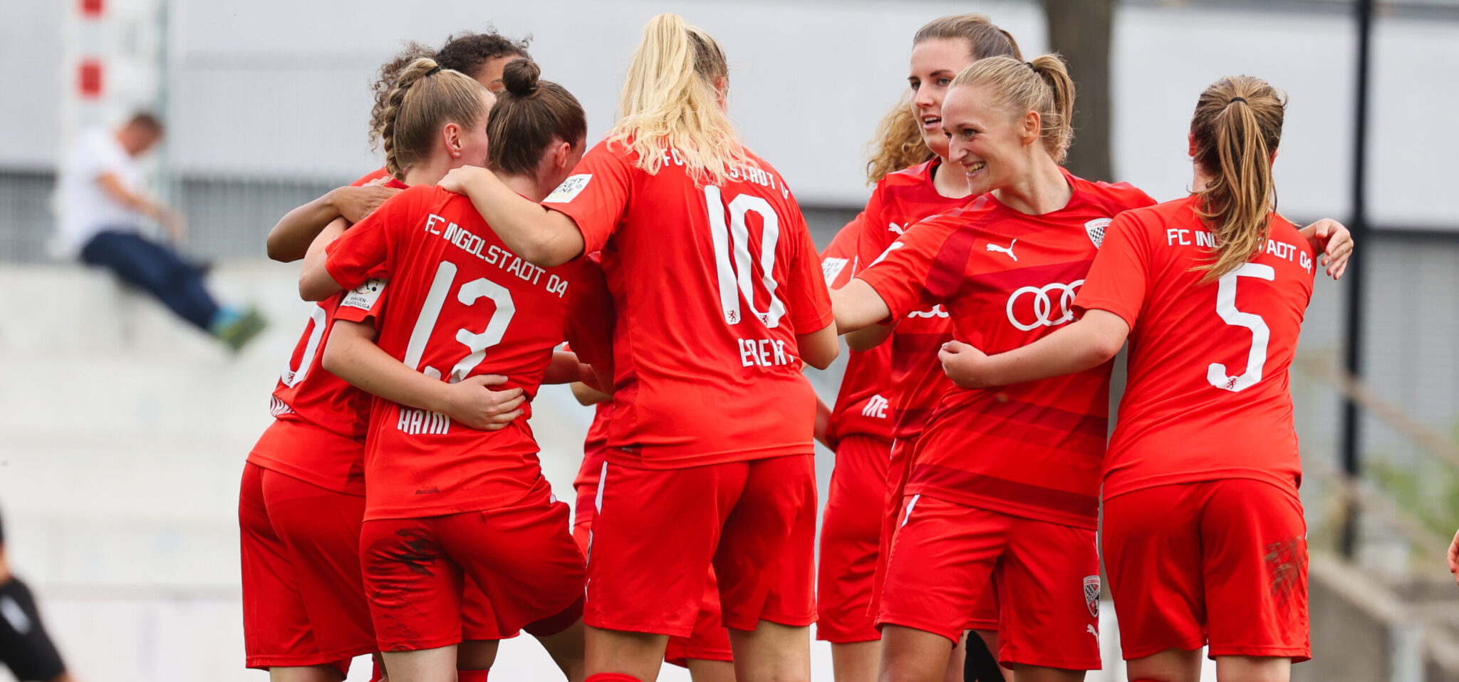 Im Audi Sportpark Schanzerinnen Empfangen Fc Bayern Zur Runde Des